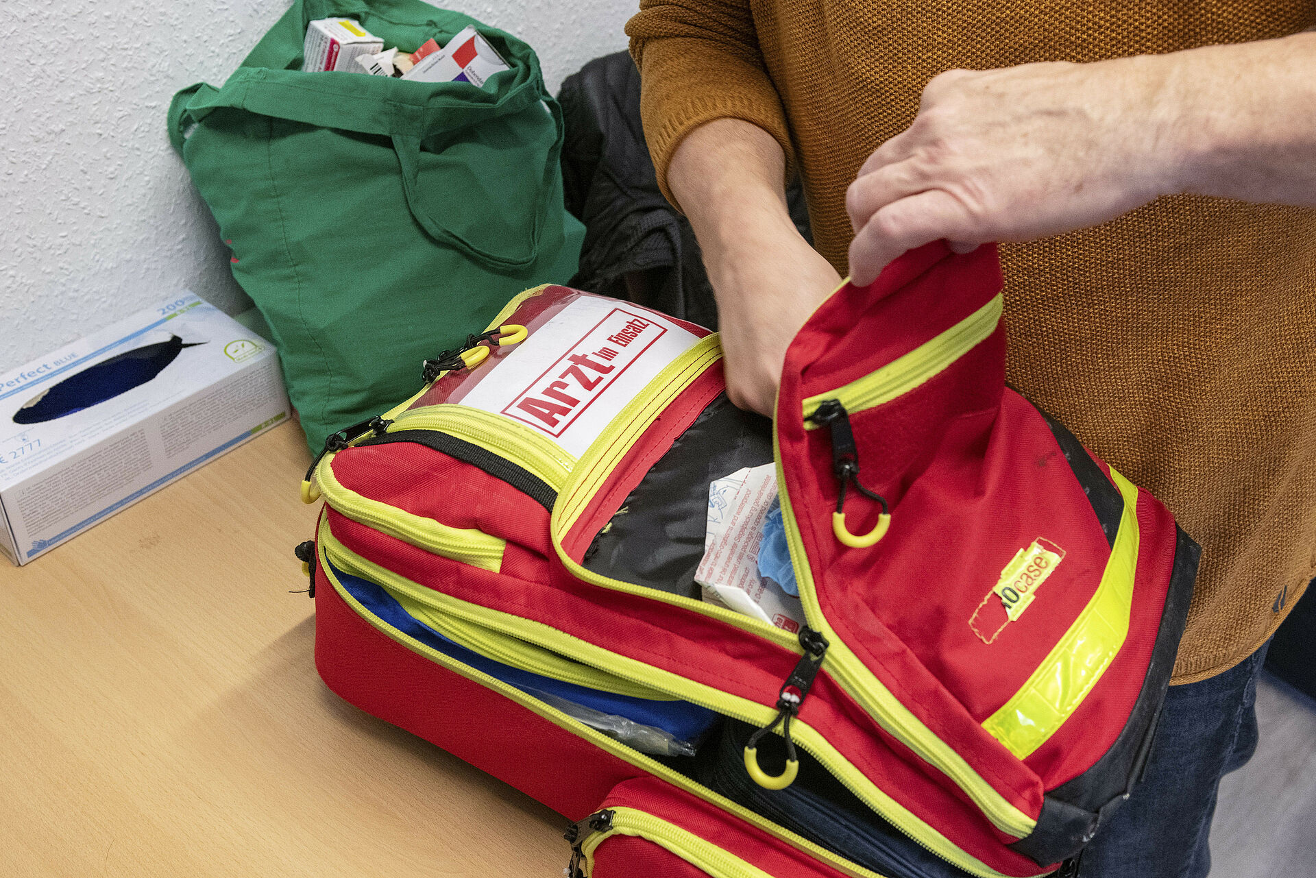 So helfen Sie wohnungslosen Menschen bei Hitze 